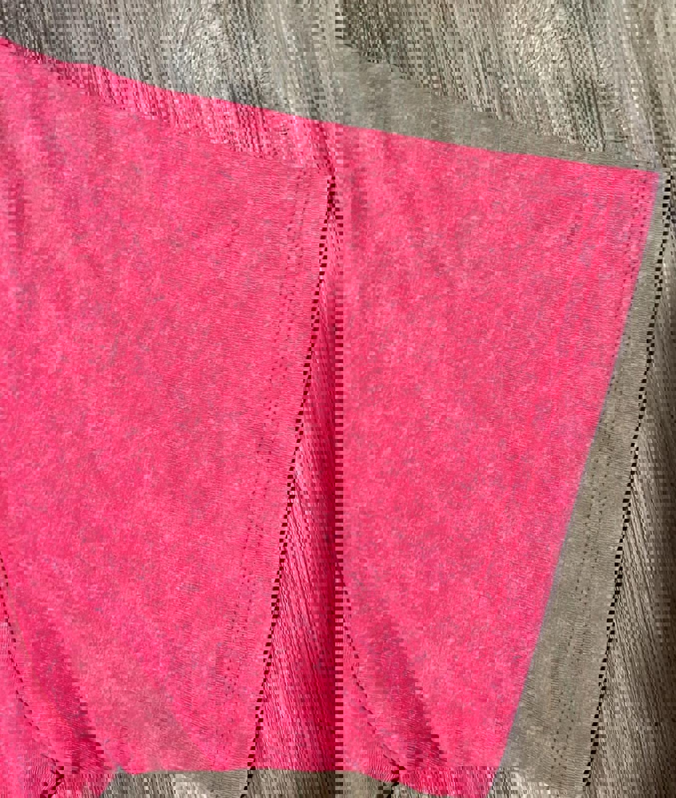 E#530-L-cotton 100%, super soft, super comfy, graphic tee (A BIT DEFECT)